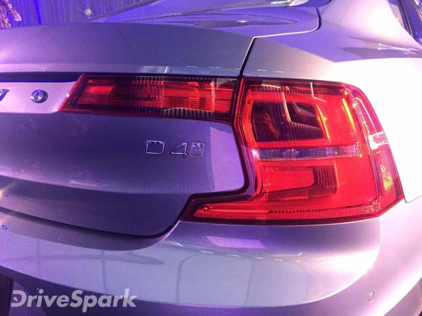 2016 ವೋಲ್ವೋ ಎಸ್90 ಭಾರತದಲ್ಲಿ ಬಿಡುಗಡೆ; ಬೆಲೆ 53.5 ಲಕ್ಷ ರು. 