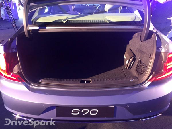 2016 ವೋಲ್ವೋ ಎಸ್90 ಭಾರತದಲ್ಲಿ ಬಿಡುಗಡೆ; ಬೆಲೆ 53.5 ಲಕ್ಷ ರು. 