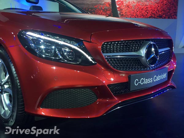 ಟಾಪ್ ಲೆಸ್ ಚೆಲುವೆ ಮರ್ಸಿಡಿಸ್ ಬೆಂಝ್ ಸಿ ಕ್ಲಾಸ್ ಮತ್ತು ಎಸ್ ಕ್ಲಾಸ್ ಬಿಡುಗಡೆ 