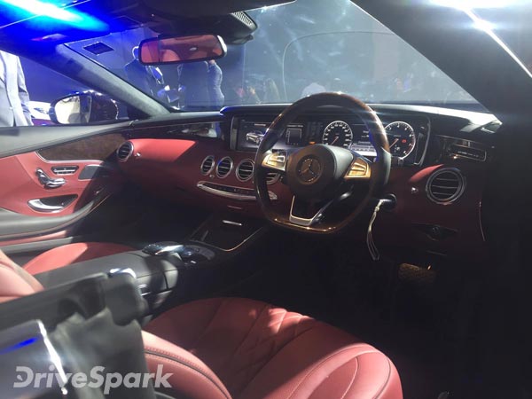 ಟಾಪ್ ಲೆಸ್ ಚೆಲುವೆ ಮರ್ಸಿಡಿಸ್ ಬೆಂಝ್ ಸಿ ಕ್ಲಾಸ್ ಮತ್ತು ಎಸ್ ಕ್ಲಾಸ್ ಬಿಡುಗಡೆ 