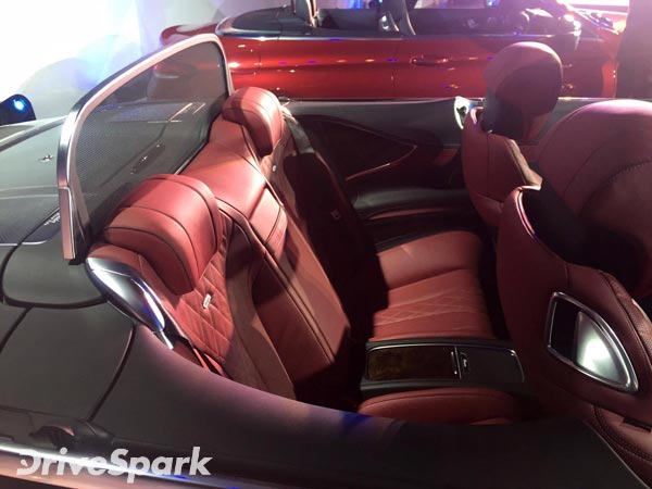 ಟಾಪ್ ಲೆಸ್ ಚೆಲುವೆ ಮರ್ಸಿಡಿಸ್ ಬೆಂಝ್ ಸಿ ಕ್ಲಾಸ್ ಮತ್ತು ಎಸ್ ಕ್ಲಾಸ್ ಬಿಡುಗಡೆ 