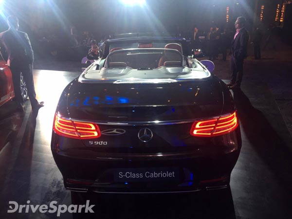 ಟಾಪ್ ಲೆಸ್ ಚೆಲುವೆ ಮರ್ಸಿಡಿಸ್ ಬೆಂಝ್ ಸಿ ಕ್ಲಾಸ್ ಮತ್ತು ಎಸ್ ಕ್ಲಾಸ್ ಬಿಡುಗಡೆ 