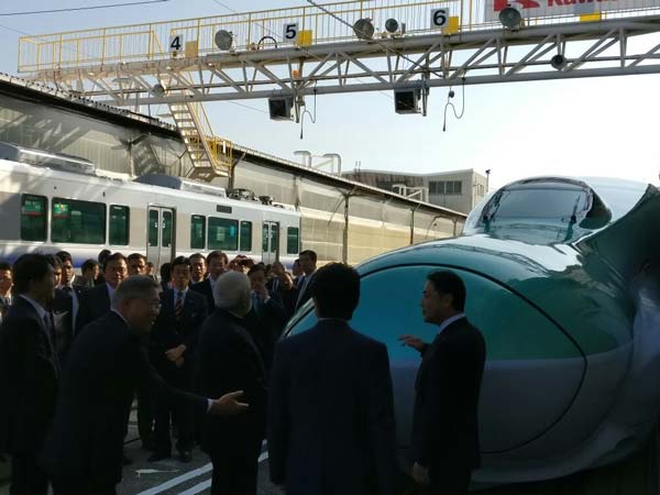 ಜಪಾನ್ ಹೈ ಸ್ಪೀಡ್ ಶಿಂಕಾನ್ಸೆನ್ ಬುಲೆಟ್ ರೈಲಿನಲ್ಲಿ ಮೋದಿ ಹವಾ!