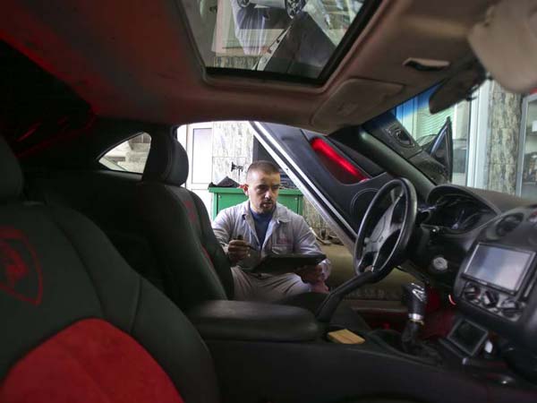 ಲಂಬೋ ಹೋಲುವ ನಕಲಿ ಕಾರು ನಿರ್ಮಿಸಿದ ಅಪ್ಪಟ ವಾಹನ ಪ್ರೇಮಿ 