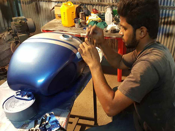 ಮನಸೆಳೆದ ಡುಕಾಟಿ ಸ್ಕ್ರ್ಯಾಂಬ್ಲರ್ ಶೈಲಿಯ ಎನ್ ಫೀಲ್ಡ್ ಬುಲೆಟ್!