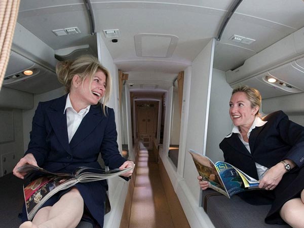 05. ಕ್ಯಾಬಿನ್ ಸಿಬ್ಬಂದಿ 