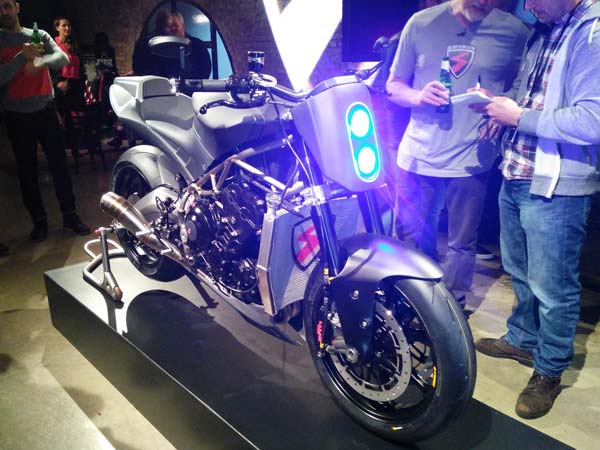 750ಸಿಸಿ, 140 ಕೆ.ಜಿ, 180 ಅಶ್ವಶಕ್ತಿ ಉತ್ಪಾದಿಸಬಲ್ಲ ಸೂಪರ್ ಬೈಕ್ 