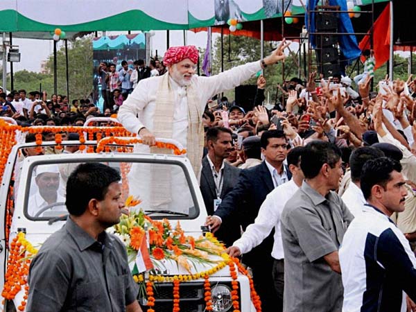 ಸ್ವದೇಶಿ ಮಂತ್ರ ಪಠಿಸುವ ಪ್ರಧಾನಿ ನರೇಂದ್ರ ಮೋದಿಗ್ಯಾಕೆ ವಿದೇಶಿ ಕಾರು?