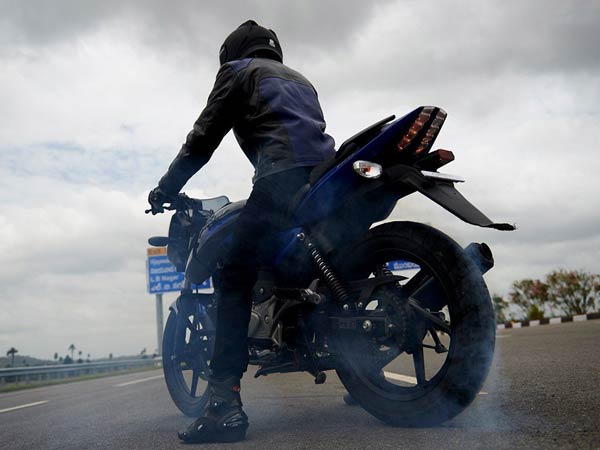 ಬಜಾಜ್ ಪಲ್ಸರ್ 220 