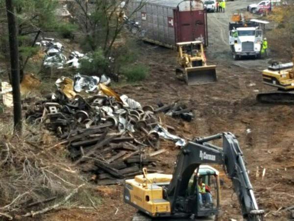 ಹಳಿ ತಪ್ಪಿದ ರೈಲು; ಪಳಪಳನೆ ಹೊಳೆಯುವ 120 ಬಿಎಂಡಬ್ಲ್ಯು ಕಾರುಗಳು ಡ್ಯಾಮೇಜ್