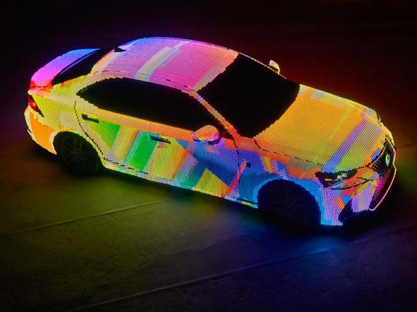 ಒಂದೇ ಕಾರಲ್ಲಿ 41,999 ಎಲ್ಇಡಿ ಲೈಟ್ಸ್; ನಂಬಲು ಸಾಧ್ಯವೇ ? ಒಂದೇ ಕಾರಲ್ಲಿ 41,999 ಎಲ್ಇಡಿ ಲೈಟ್ಸ್; ನಂಬಲು ಸಾಧ್ಯವೇ ?