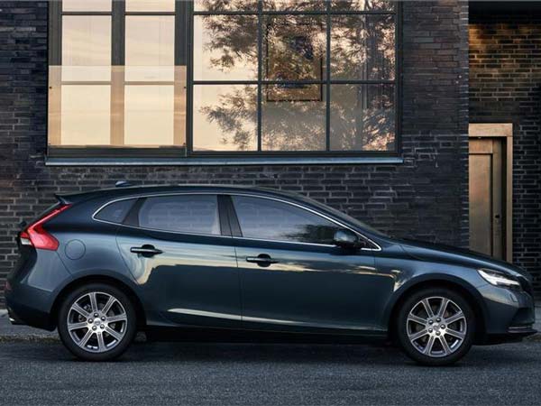 2017 ವೋಲ್ವೋ ವಿ40 ಮತ್ತು ವಿ40 ಕ್ರಾಸ್ ಕಂಟ್ರಿ ಭಾರತದಲ್ಲಿ ಬಿಡುಗಡೆ 