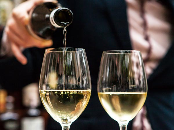 ಹೆದ್ದಾರಿಗಳ ಅಕ್ಕ ಪಕ್ಕ ಮದ್ಯದಂಗಡಿಗಳಿಗೆ ನಿಷೇಧ 