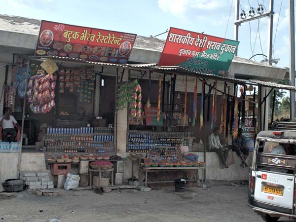 ಹೆದ್ದಾರಿಗಳ ಅಕ್ಕ ಪಕ್ಕ ಮದ್ಯದಂಗಡಿಗಳಿಗೆ ನಿಷೇಧ 