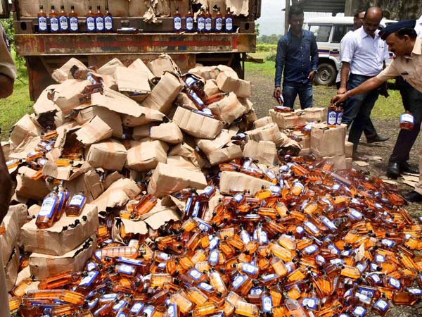 ಹೆದ್ದಾರಿಗಳ ಅಕ್ಕ ಪಕ್ಕ ಮದ್ಯದಂಗಡಿಗಳಿಗೆ ನಿಷೇಧ 