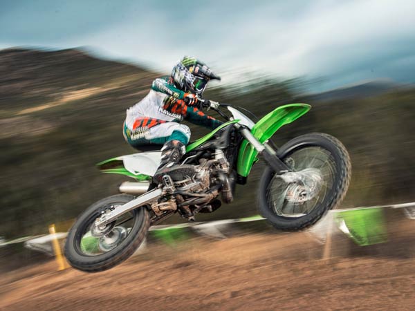 ಕವಾಸಕಿ ಅವಳಿ ಡರ್ಟ್ ಬೈಕ್ ಗಳು ಭಾರತದಲ್ಲಿ ಬಿಡುಗಡೆ 