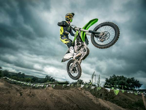 ಕವಾಸಕಿ ಅವಳಿ ಡರ್ಟ್ ಬೈಕ್ ಗಳು ಭಾರತದಲ್ಲಿ ಬಿಡುಗಡೆ 