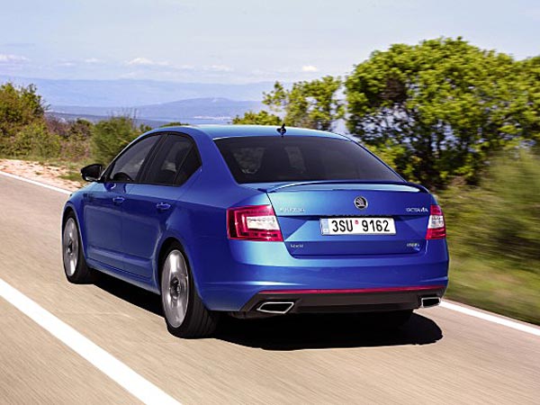 2017 ಸ್ಕೋಡಾ ಒಕ್ಟಾವಿಯಾ ವಿಆರ್‌ಎಸ್ ಅನಾವರಣ 