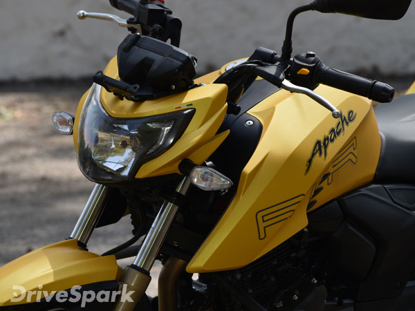 ವರ್ಷದ ಬೈಕ್ ಪ್ರಶಸ್ತಿ ಬಾಚಿದ ಟಿವಿಎಸ್ ಅಪಾಚಿ ಆರ್‌ಟಿ‌ಆರ್ 200 ವಿ4 