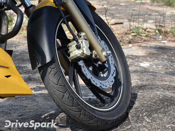 ವರ್ಷದ ಬೈಕ್ ಪ್ರಶಸ್ತಿ ಬಾಚಿದ ಟಿವಿಎಸ್ ಅಪಾಚಿ ಆರ್‌ಟಿ‌ಆರ್ 200 ವಿ4 