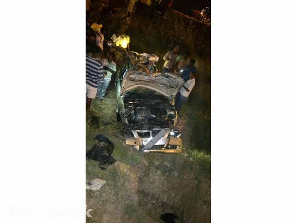 ತಮಿಳುನಾಡಿನಲ್ಲಿ ಸಂಭವಿಸಿದ ಬಿಎಂಡಬ್ಲ್ಯೂ ಕಾರಿನ ಅಪಘಾತದ ಚಿತ್ರಗಳನ್ನು ನೋಡುದ್ರೆ ಬೆಚ್ಚಿ ಬೀಳ್ತೀರಾ !! 