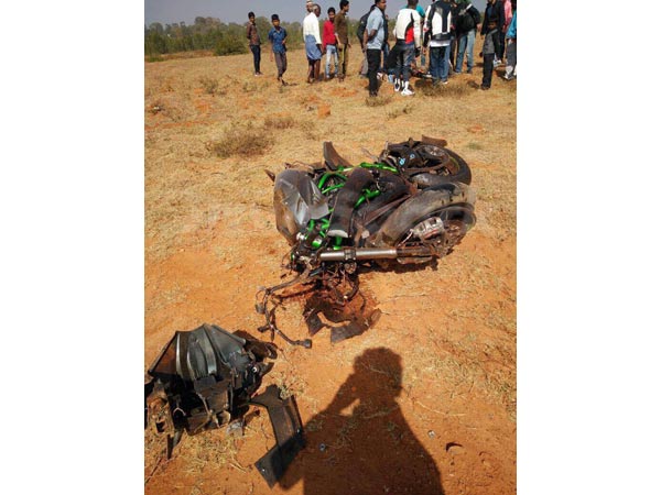 ಅಪಘಾತದಲ್ಲಿ ಕವಾಸಕಿ ನಿಂಜಾ H2 ಪೀಸ್ ಪೀಸ್; ಇನ್ನೂ ಸವಾರನ ಸ್ಥಿತಿ..!!