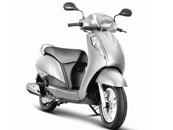 ಮಾರುಕಟ್ಟೆಗೆ ಲಗ್ಗೆಯಿಟ್ಟ 2017 ಸುಜುಕಿ ಜಿಕ್ಸರ್ ಸರಣಿಗಳು : ಹೊಸ ಬೈಕ್‌ಗಳ ವಿಶೇಷತೆ ಇಲ್ಲಿದೆ ನೋಡಿ..!