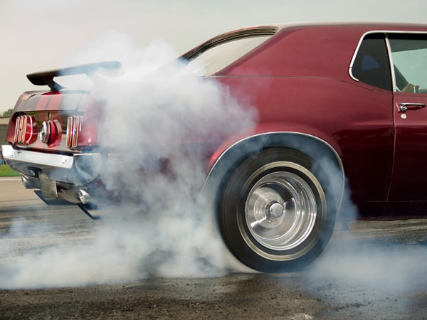 ಕಾರಿನ ಚಕ್ರ ಹಿಮ್ಮುಖವಾಗಿ ಚಲಿಸಿದಂತೆ ಕಾಣತ್ತೆ. ಏಕೆ ಗೊತ್ತೆ...?