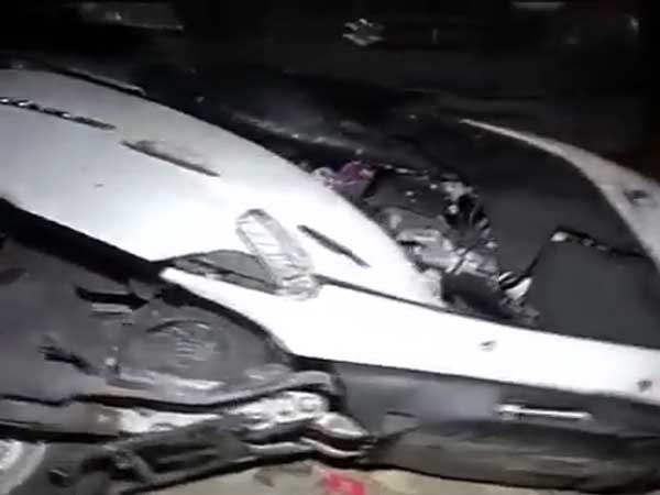 ಬೆಂಝ್ ಕಾರಿನ ಹೊಡೆತಕ್ಕೆ ಅಪ್ಪಚ್ಚಿ ಆಯ್ತು ಆಕ್ಟಿವಾ: 17 ವರ್ಷದ ಯುವಕ ಸಾವು