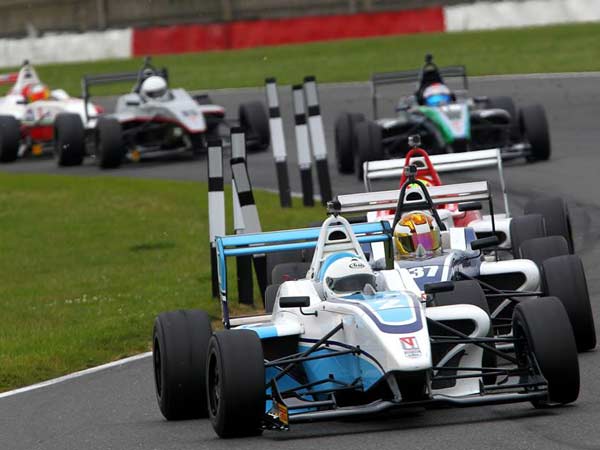 ಬ್ರಿಟಿಷ್ ಜಿಟಿ ರೇಸ್ ಕಾರ್ ಚಾಂಪಿಯನ್‌ಶಿಪ್- ಅವಕಾಶ ಪಡೆದ ಕನ್ನಡದ ಯುವಕ..!!