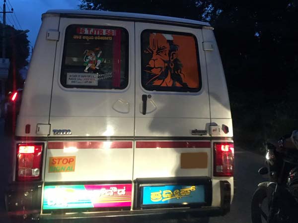 ಈ ಸ್ಟಿಕರ್ ಕಾರಿನ ಮೇಲಿದ್ರೆ ಕಾರಿಗೆ ಏನು ಆಗಲ್ವಂತೆ!! ಹಾಗಾದ್ರೆ ಈ ಸ್ಟಿಕರ್ ಬಗ್ಗೆ ನಿಮಗೆಷ್ಟು ಗೊತ್ತು ?