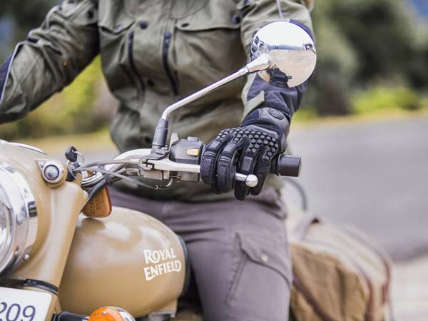 ರಾಯಲ್ ಎನ್‌ಫೀಲ್ಡ್‌ ಲೆದರ್ ಜಾಕೇಟ್ ಅಸಲಿ ಕಥೆ ಗೊತ್ತಾ? ಗೊತ್ತಾದ್ರೆ ನೀವು ಅದನ್ನ ಮುಟ್ಟೋದಿಲ್ಲ ಬಿಡಿ..!!