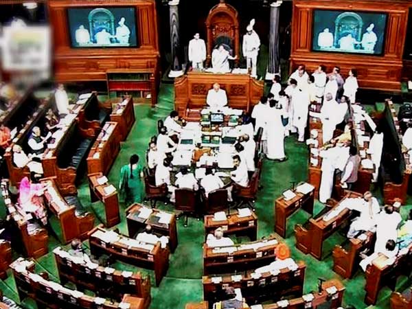 ರಸ್ತೆ ನಿಯಯ ಉಲ್ಲಂಘಿಸುವರಿಗೆ ಕಾದಿದೆ ಮಾರಿಹಬ್ಬ- ಯಾವುದಕ್ಕೆ ಎಷ್ಟು ದಂಡ ಗೊತ್ತಾ?