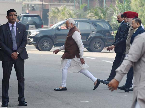 ಸ್ವದೇಶಿ ಮಂತ್ರ ಪಠಿಸುವ ಪ್ರಧಾನಿ ಮೋದಿಗ್ಯಾಕೆ ವಿದೇಶಿ ಕಾರಿನ ವ್ಯಾಮೋಹ..!!