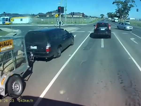  ಸಿಗ್ನಲ್ ಜಂಪ್ ಮಾಡುದ್ರೆ ಏನ್ ಆಗುತ್ತೆ ವಿಡಿಯೋ ನೋಡಿ...