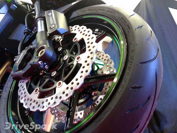 15 ಲಕ್ಷ ರೂಪಾಯಿ ಬೆಲೆ ಬಾಳುವ ಈ ಬೈಕಿನಲ್ಲಿ ಏನಿರ್ಬಹುದು?