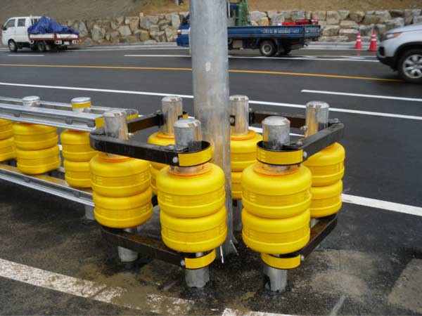 ತಿರುವುಗಳಲ್ಲಿ ಅಪಘಾತ ತಡೆಯಲು ಹೊಸ ಪ್ಲ್ಯಾನ್- ಏನಿದು ರೋಲಿಂಗ್ ಗಾರ್ಡ್ರೈಲ್?