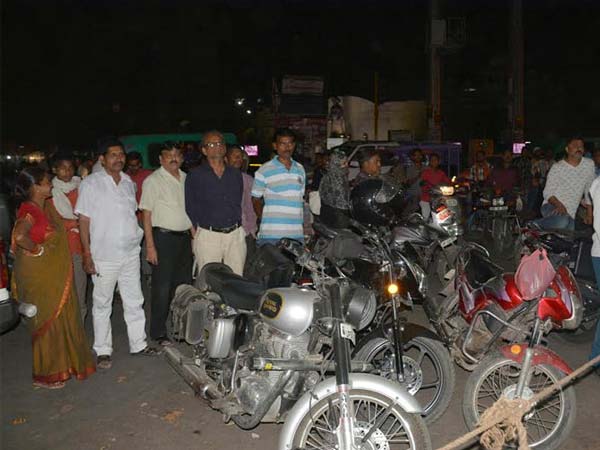 ಬಂಕ್‌ಗಳಲ್ಲಿ ನಿಲ್ಲದ ಹಗಲು ದರೋಡೆ- ಪೆಟ್ರೋಲ್ ತುಂಬಿಸುವ ಮುನ್ನ ಹುಷಾರ್..!!