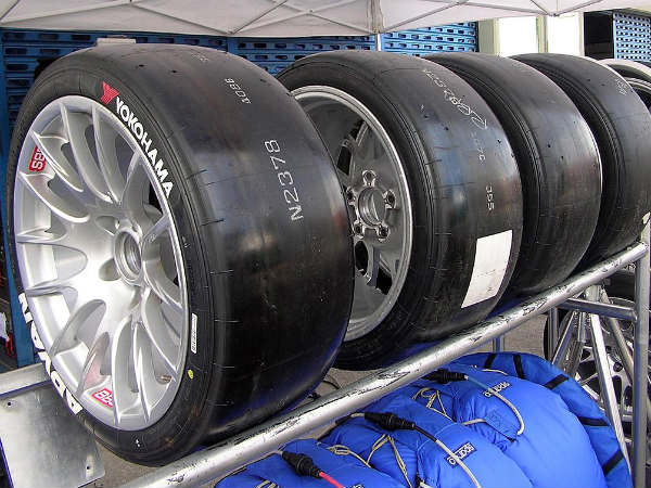 'ಟ್ಯೂಬ್‌ಲೆಸ್' ಟೈಯರ್ ಅಂದ್ರೆ ಯಾಕ್ ಎಲ್ರು ಅಷ್ಟೊಂದು ಇಷ್ಟ ಪಡ್ತಾರೆ ಅಂತ ತಿಳ್ಕೊಳಿ ?