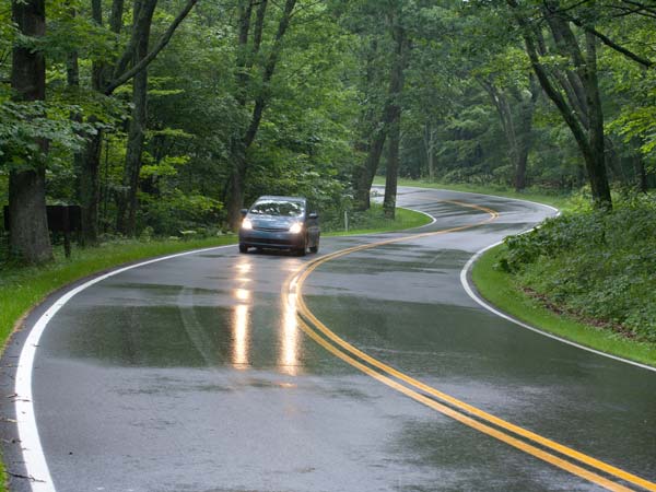 ವಾಹನ ಚಾಲನೆ ವೇಳೆ ಅಪ್ಪಿತಪ್ಪಿಯೂ ಈ ತಪ್ಪಗಳನ್ನು ಮಾಡಲೇಬೇಡಿ..!!