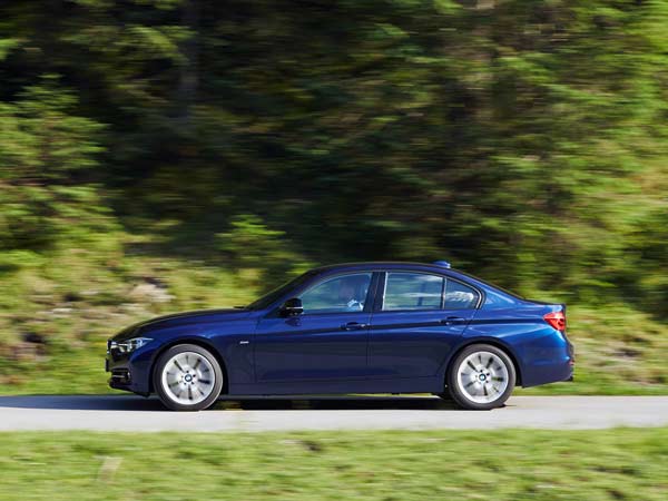 ಬಿಎಂಡಬ್ಲ್ಯೂ 330ಐ ಕಾರು ಭಾರತದಲ್ಲಿ ಬಿಡುಗಡೆ: ಬೆಲೆ ಮತ್ತು ವಿವರ ಇಲ್ಲಿದೆ