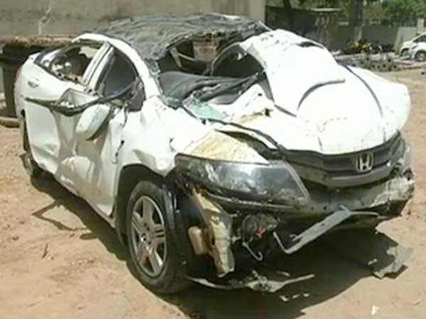 ಫ್ಲೈಓವರ್‌ನಿಂದ ಬಿದ್ದ ಕಾರು- ಇಬ್ಬರು ವಿದ್ಯಾರ್ಥಿಗಳು ದುರ್ಮರಣ