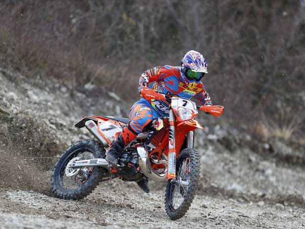 ಅಬ್ಬಾ!! ಪ್ರಪಂಚದ ಮೊಟ್ಟ ಮೊದಲ ಟಿಪಿಐ ತಂತ್ರಜ್ಞಾನ ಪಡೆದ 2 ಸ್ಟ್ರೋಕ್ ಎಂಜಿನ್ 'ಕೆಟಿಎಂ' ಬೈಕ್ 