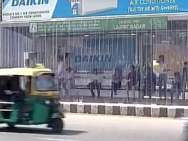 ಬಸ್ ನಿಲ್ದಾಣಕ್ಕೂ ಎ.ಸಿ ಅಳವಡಿಕೆ... ದೆಹಲಿಯ ಪರಿಸ್ಥಿತಿ ಬೆಂಗಳೂರಿಗೆ ಬರುತ್ತೆ ಹುಷಾರ್ !! 