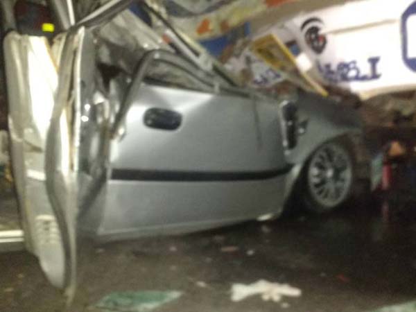 ಕಾರು ಮತ್ತು ಲಾರಿ ನಡುವೆ ಡಿಕ್ಕಿ- 6 ಮಂದಿ ದುರ್ಮರಣ