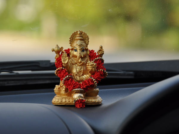 ಇನ್ಮುಂದೆ ಕಾರಿನ ಡ್ಯಾಶ್‌ಬೋರ್ಡ್‌ನಲ್ಲಿ ದೇವರ ಮೂರ್ತಿ‌ಗಳನ್ನು ಇಡೋ ಹಾಗಿಲ್ಲ..!!