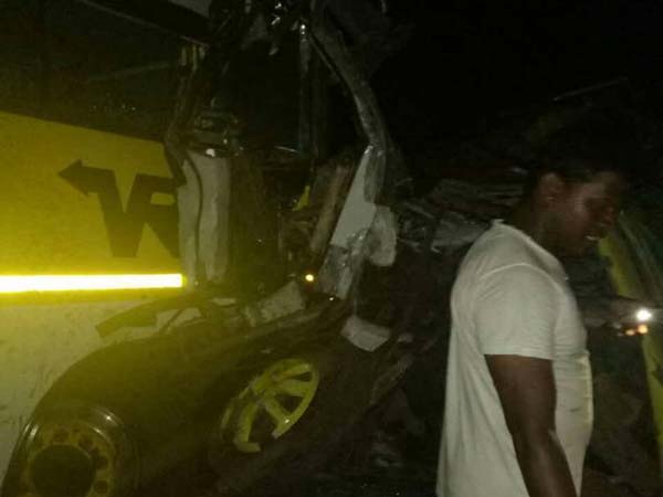 ಮದುವೆ ದಿಬ್ಬಣದ ಟೆಂಪೋ ಮತ್ತು ಖಾಸಗಿ ಬಸ್ ನಡುವೆ ಡಿಕ್ಕಿ- ವಧು ಸೇರಿ 7 ಮಂದಿ ದುರ್ಮರಣ