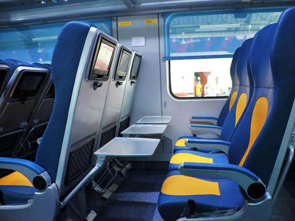 ಕಿಡಿಗೇಡಿಗಳ ಅಟ್ಟಹಾಸ -ತೇಜಸ್ ರೈಲಿನ ಸ್ಥಿತಿ ಕಂಡ ಅಧಿಕಾರಿಗಳಿಗೆ ಆಗಿತ್ತು ಶಾಕ್..!!