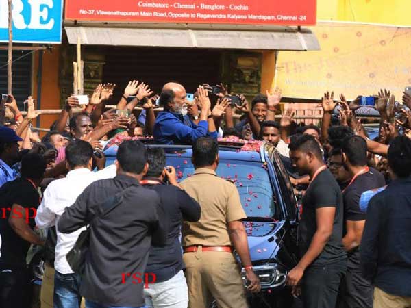 ಕೊನೆಗೂ ಐಷಾರಾಮಿ ಕಾರು ಖರೀದಿಸಿದ ತಮಿಳು ನಟ ರಜಿನಿಕಾಂತ್...