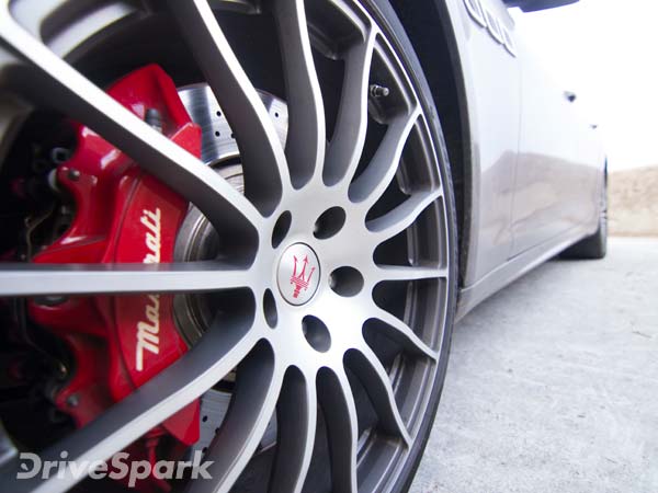 ಹೊಚ್ಚ ಹೊಸ ಮಸೆರಟಿ ಕ್ವಾರ್ಟೊಪೊರ್ಟೆ ಜಿಟಿಎಸ್ ಜೊತೆ ಒಂದು ಸುತ್ತು..!!